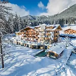 Lindenhof Hotel 4*