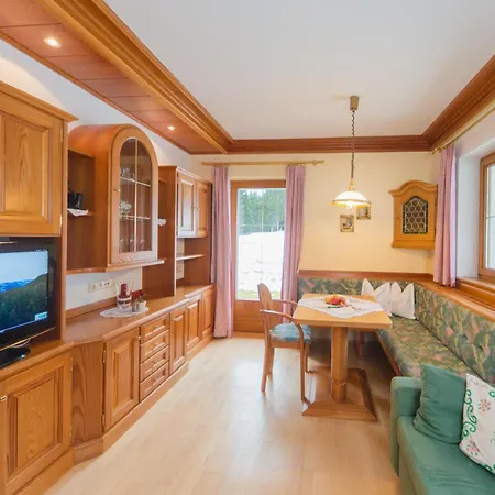 Ξενοδοχείο Lindenhof 4*