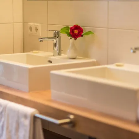 Lindenhof Hotel 4*