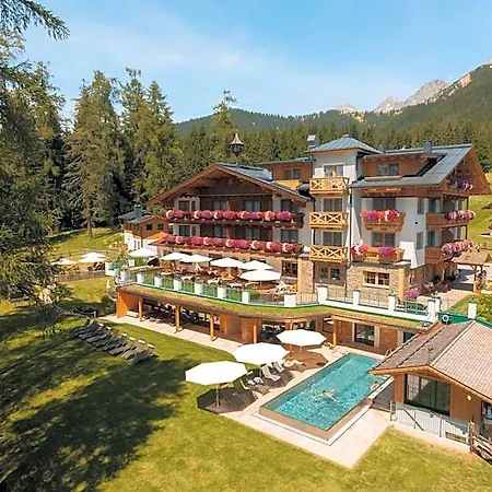 Lindenhof Hotel 4*
