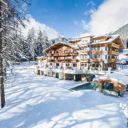 Lindenhof Hotel 4*